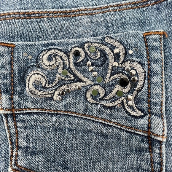 Baccini Cut Off Bermuda Embellished Denim Jean Shorts Size 4 Women's - Picture 5 of 6